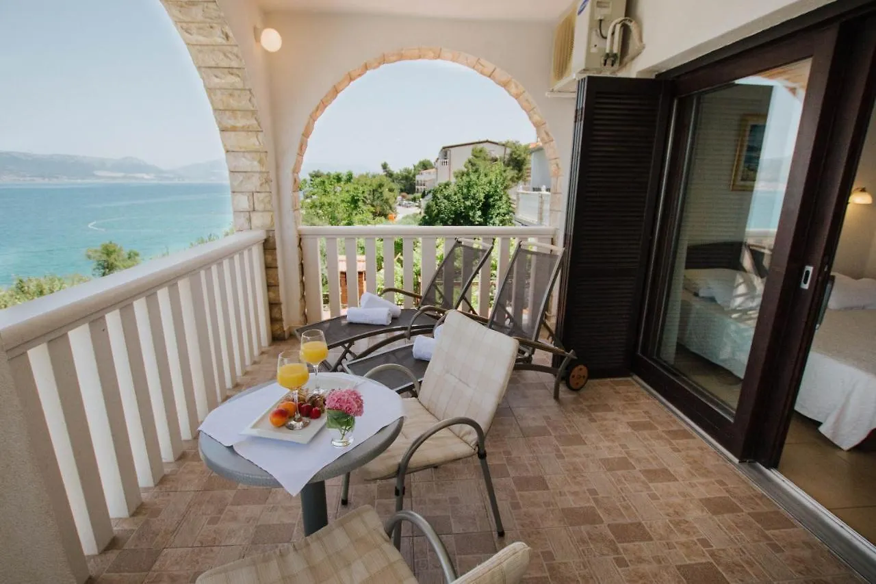 Hotel Vila Tina Arbanija