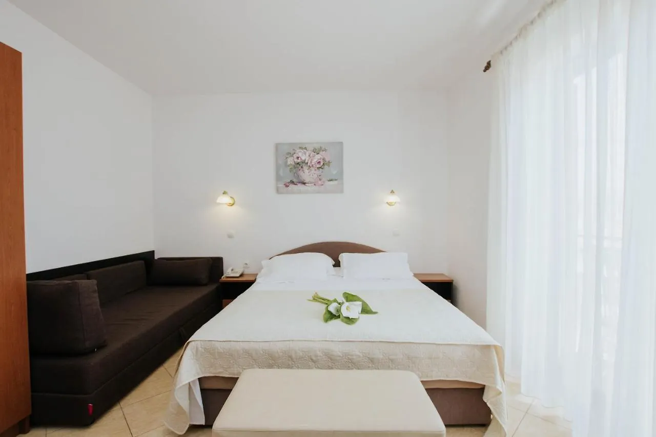 Hotel Vila Tina Arbanija