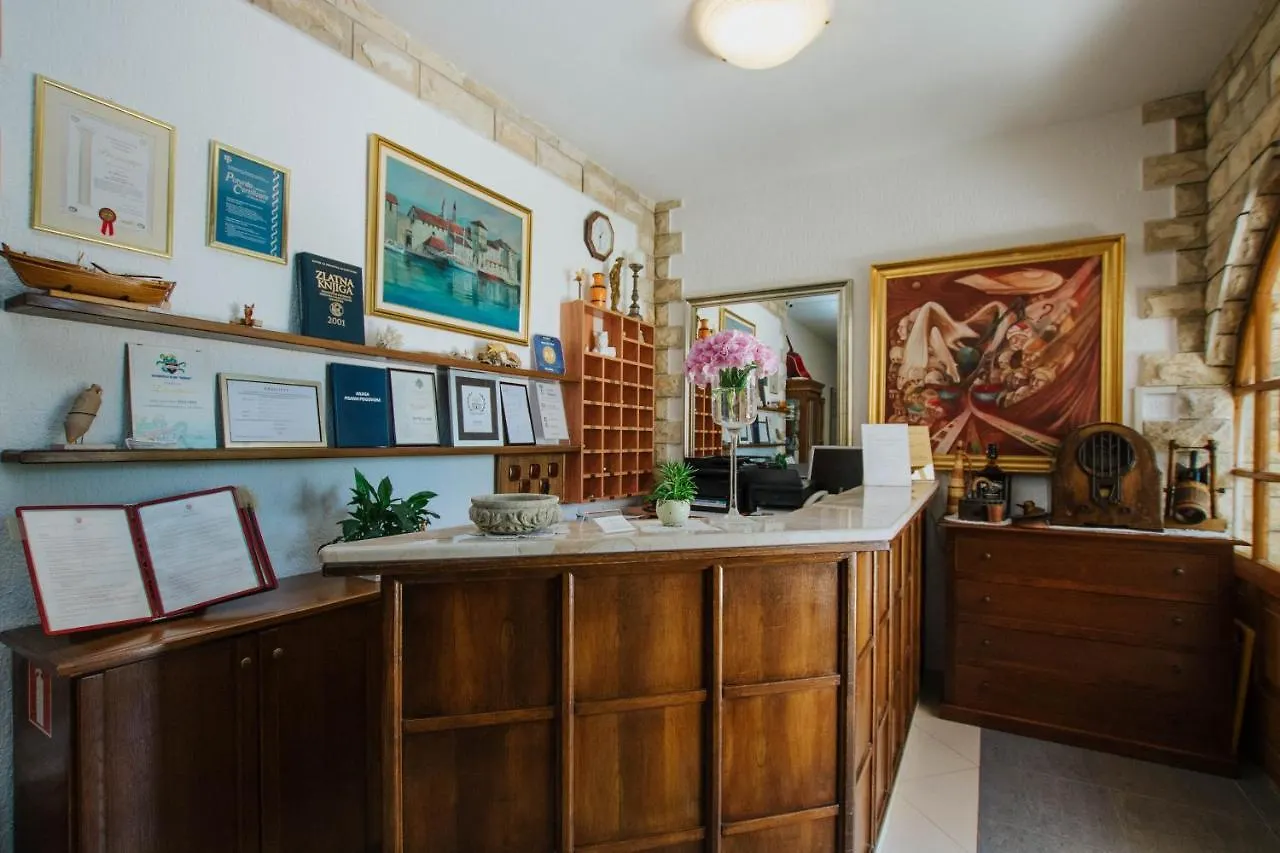 Hotel Vila Tina Arbanija Croacia