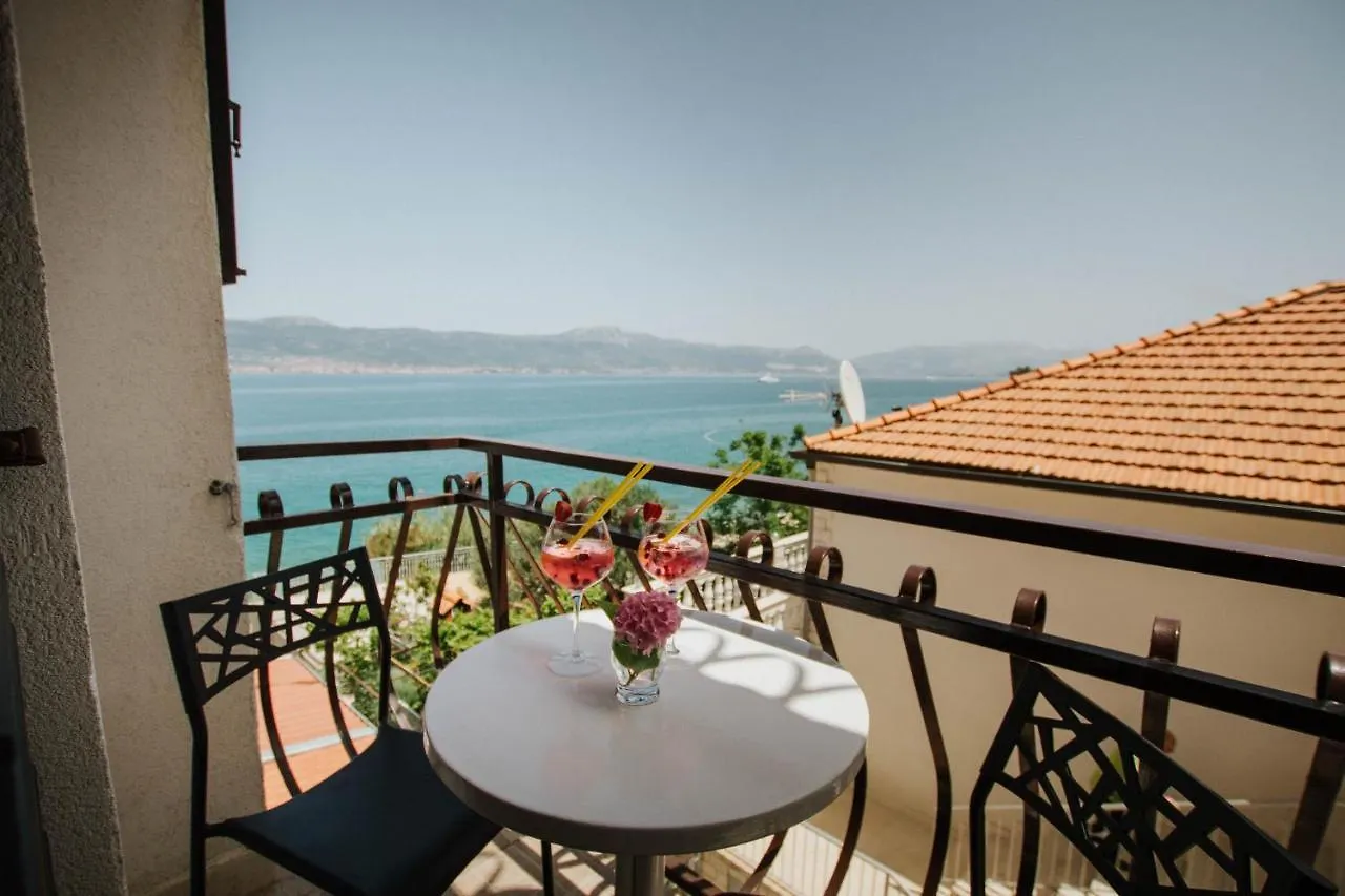 Hotel Vila Tina Arbanija