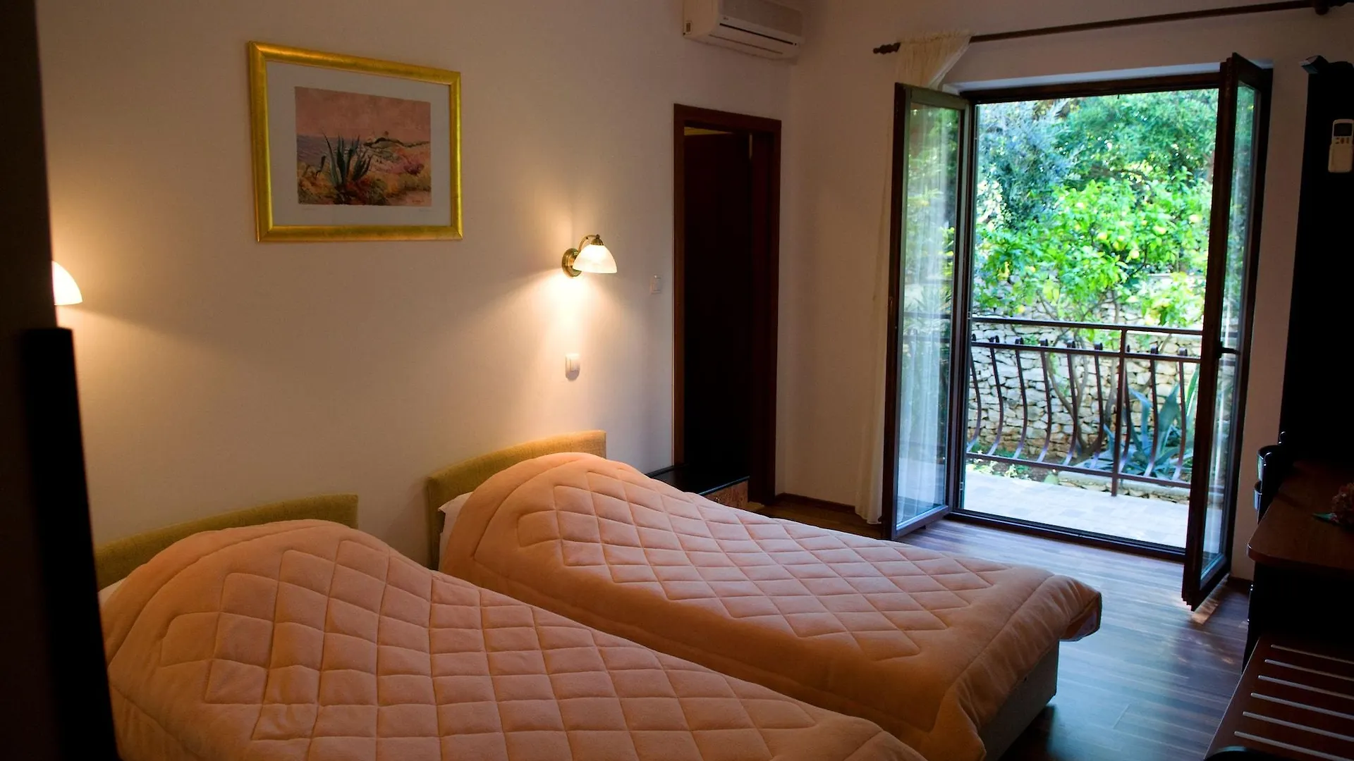 Hotel Vila Tina Arbanija 3*,