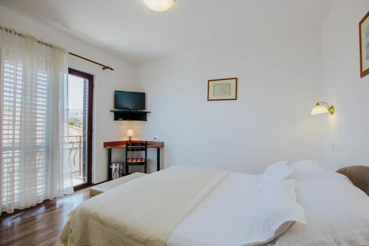 Hotel Vila Tina Arbanija