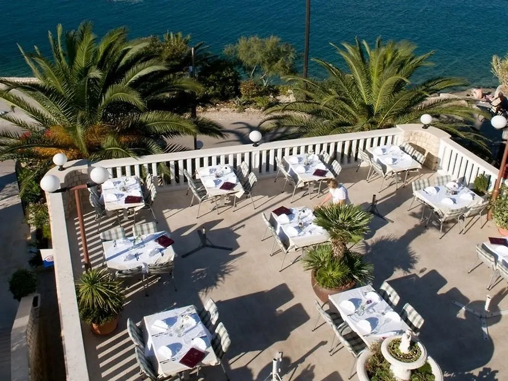 Hotel Vila Tina Arbanija 3*,