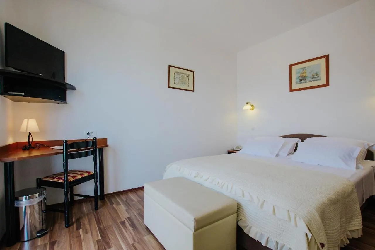 Hotel Vila Tina Arbanija