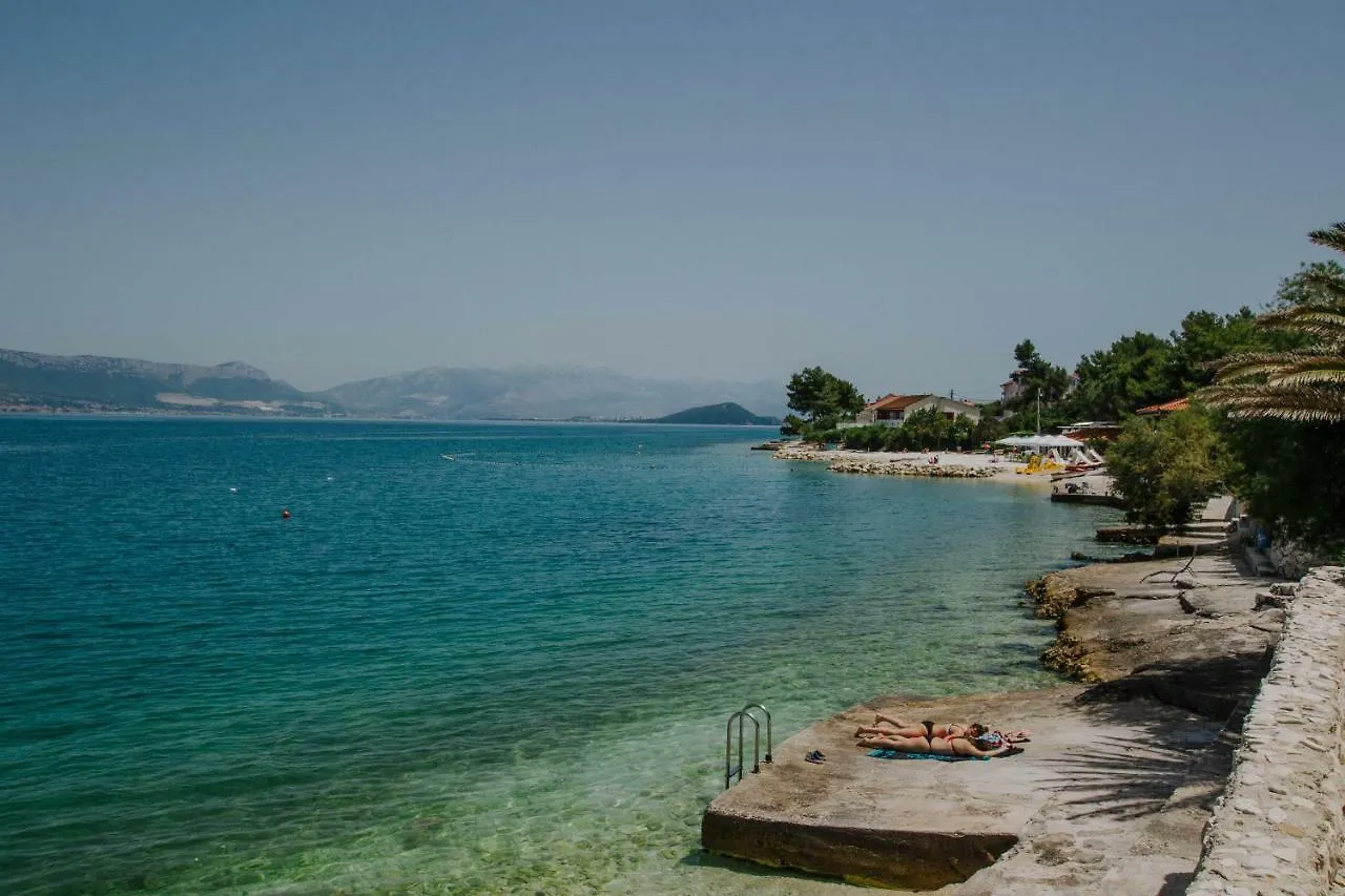 Hotel Vila Tina Arbanija