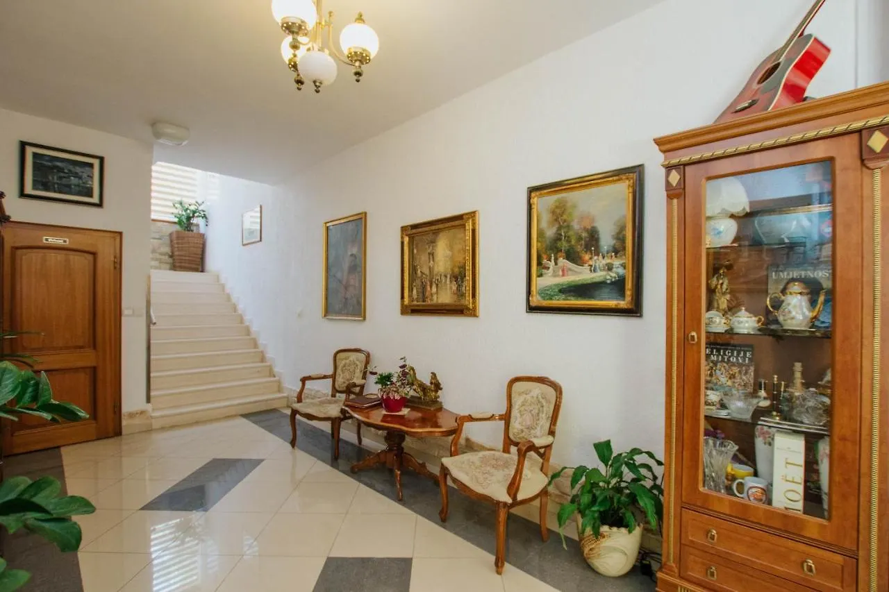 Hotel Vila Tina Arbanija