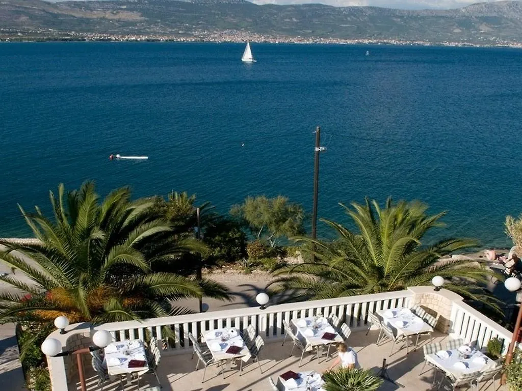 Hotel Vila Tina Arbanija