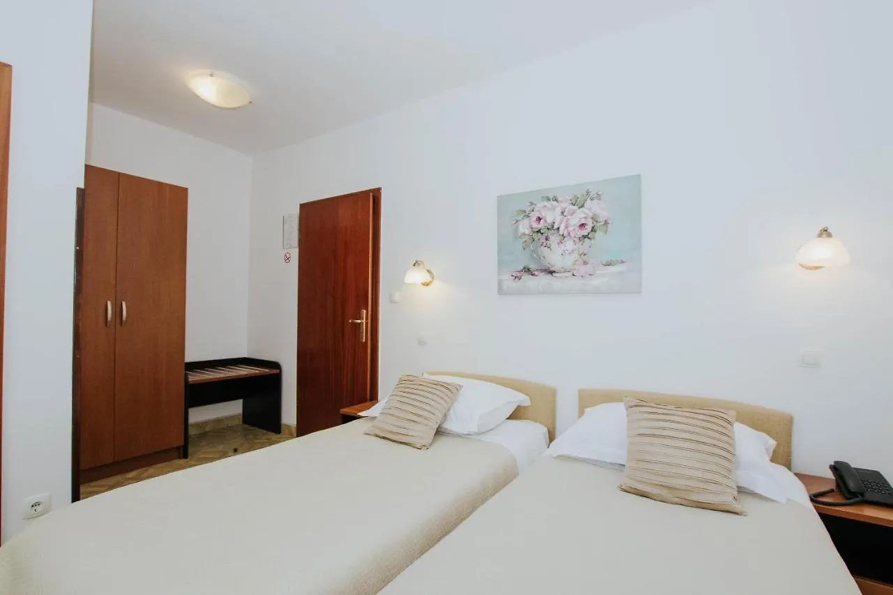 Hotel Vila Tina Arbanija